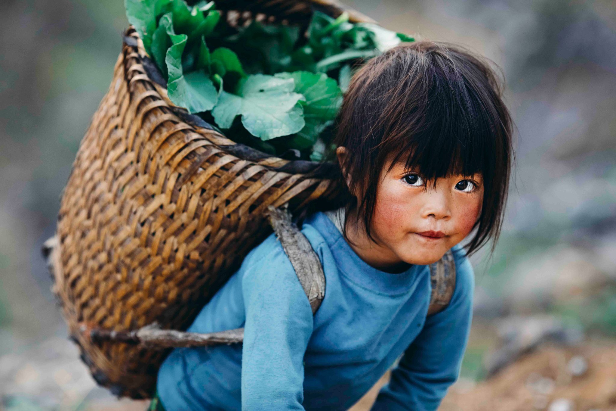 Hà Nội) Thổn thức với bộ ảnh cái Tết nghèo của em bé xóm nhà lá ven sông |  Bài viết | Foody.vn