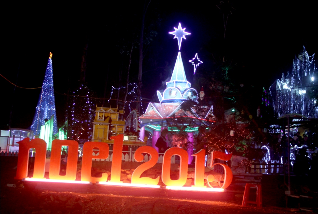 Không khí chào đón lễ Giáng sinh tràn ngập khắp nơi ở Nghệ An