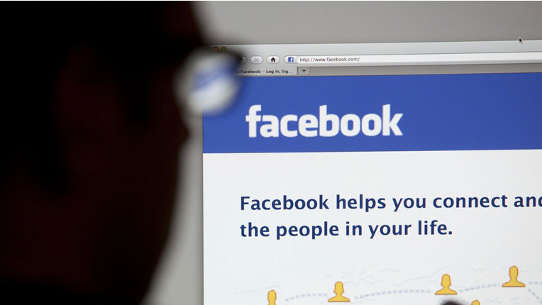 Công an tỉnh Bình Dương cho biết đang thụ lý điều tra vụ lừa đảo chiếm đoạt tài sản qua mạng xã hội Facebook - Ảnh minh họa: Shutterstock
