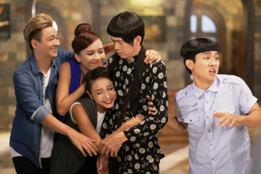 Gia đình Hoài Linh trong phim - Ảnh: BTC