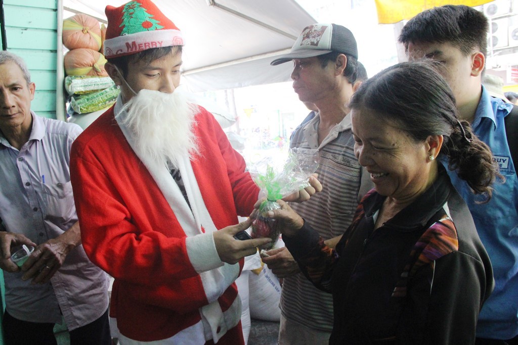 Thưởng Noel bất ngờ