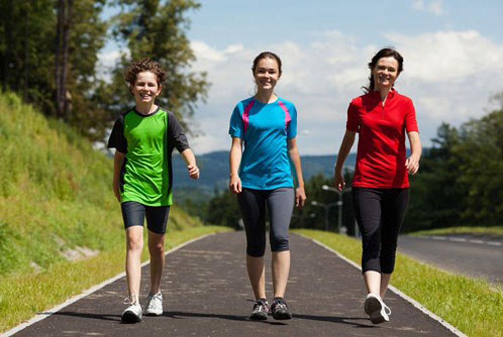 Chỉ cần 20 phút đi bộ mỗi ngày, sức khỏe của bạn sẽ được cải thiện - Ảnh: Shutterstock