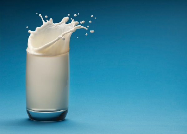 Sữa nào cũng tốt nhưng mỗi loại phù hợp với nhu cầu dinh dưỡng khác nhau của mỗi người - Ảnh: Shutterstock