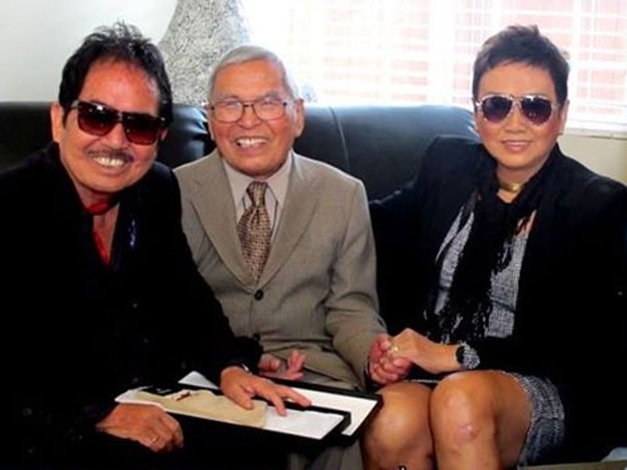 Nhạc sĩ Anh Bằng (giữa) tại Mỹ hồi tháng 3.2015 - Ảnh: CTV