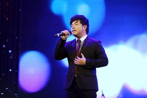 Quang Lê mang đến ca khúc Về đâu mái tóc người thương lên sân khấu Bài hát yêu thích - Ảnh: Độc Lập
