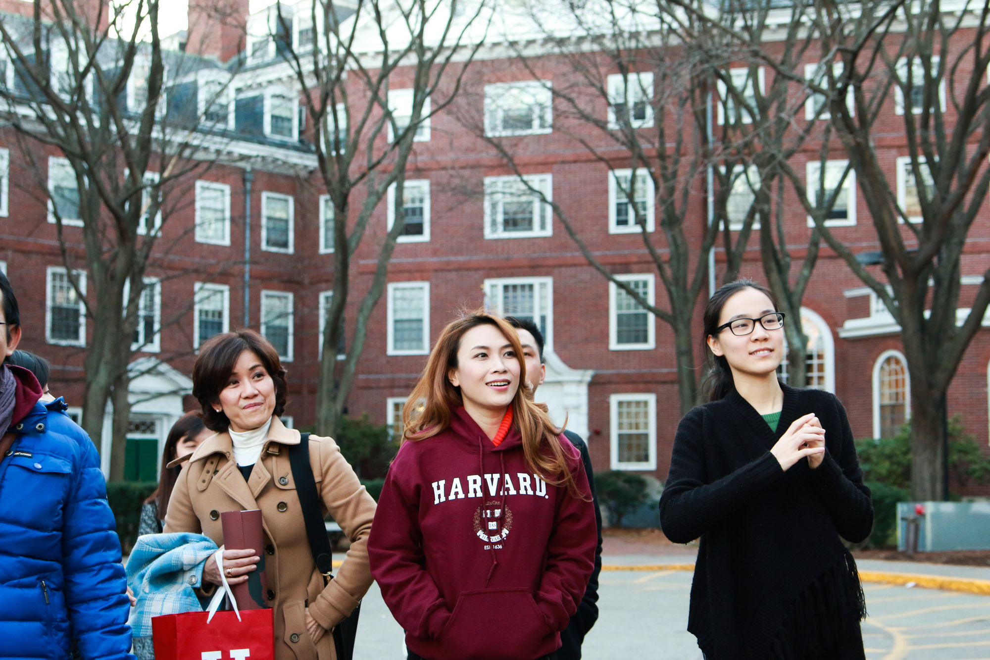 Mỹ Tâm tham quan Đại học Harvard