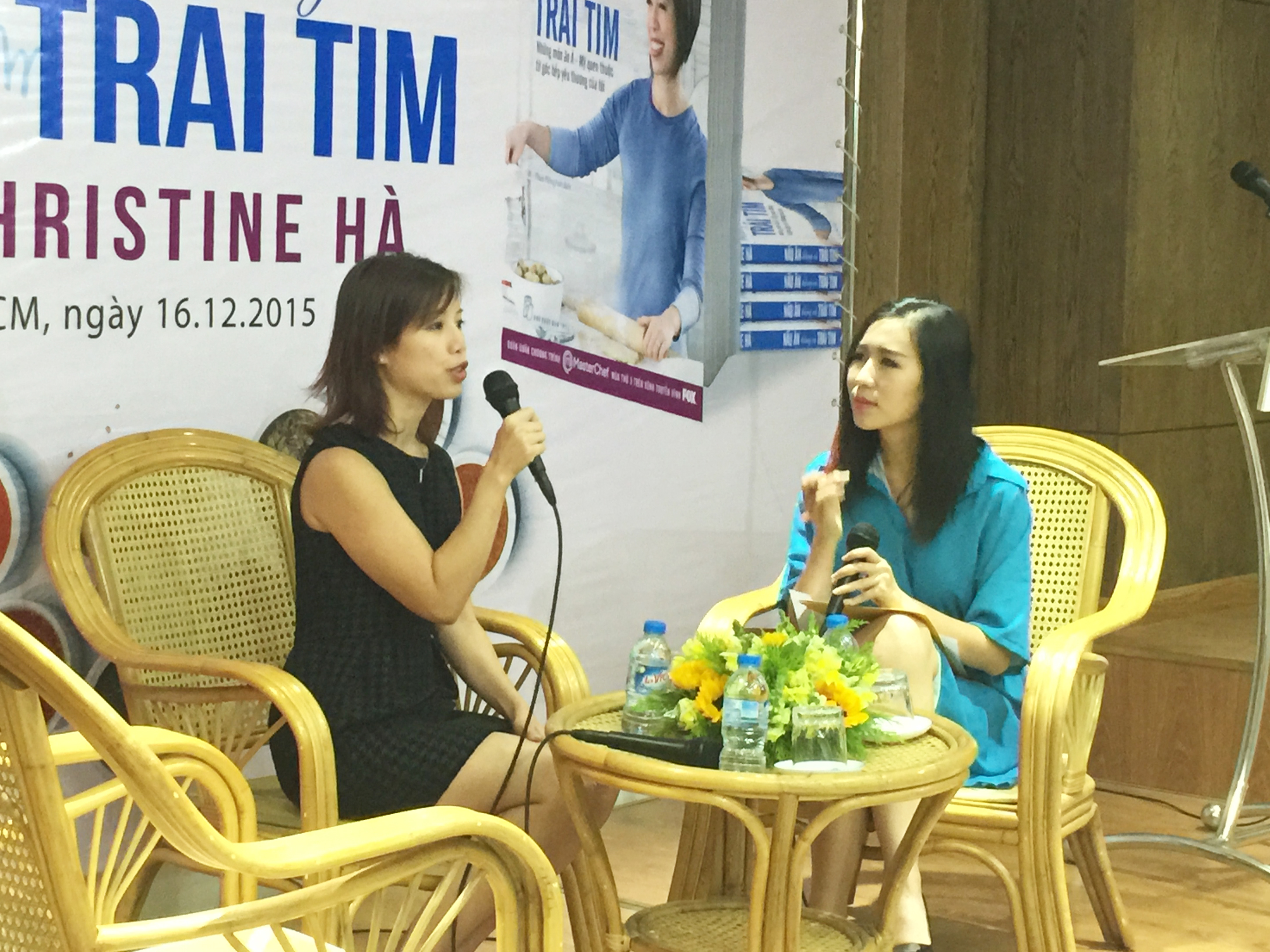Christine Hà giao lưu cùng độc giả vào sáng 16.12 tại Hội trường NXB Trẻ - Ảnh: Thiên Hương