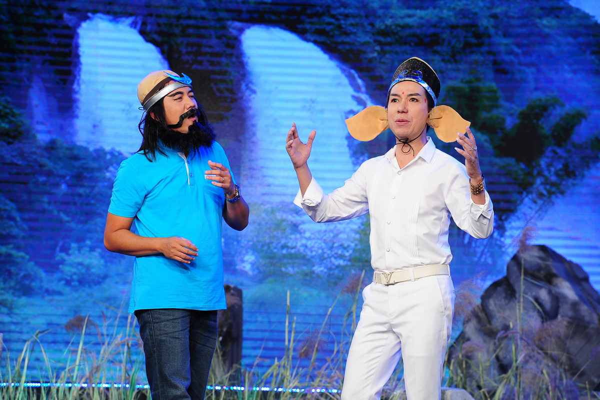 Ca sĩ Long Nhật trong chương trình 'Danh hài đất Việt'