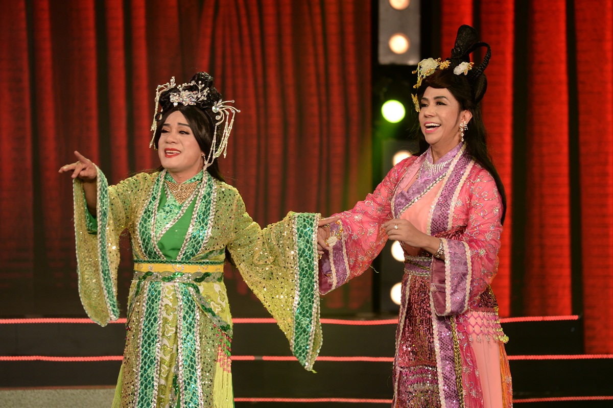 Minh Nhí và Long Nhật hóa Thúy Kiều và Thúy Vân trên sân khấu 'Danh hài đất Việt'