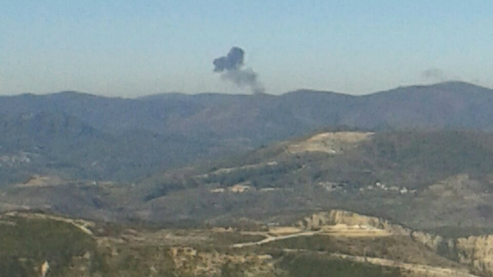 Máy bay Su-24 của Nga bị bắn hạ và rơi xuống lãnh thổ Syria - Ảnh: Reuters