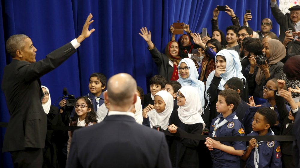 Tổng thống Obama vẫy chào cộng đồng người Hồi giáo tại Baltimore - Ảnh: Reuters