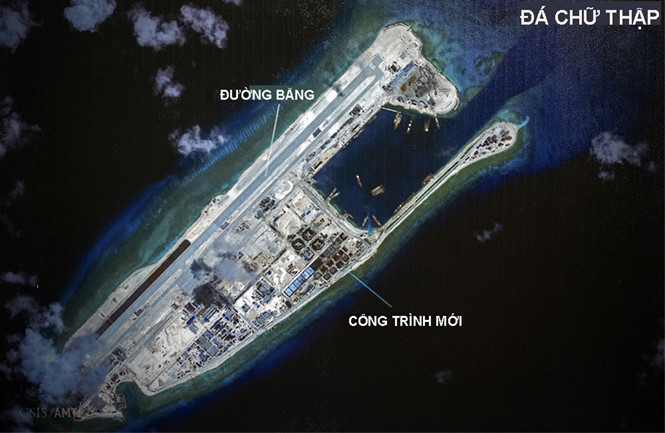 Hình ảnh vệ tinh cho thấy đường băng phi pháp Trung Quốc xây trên Đá Chữ Thập thuộc quần đảo Trường Sa của Việt Nam - Ảnh: CSIS/Reuters
