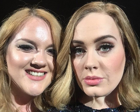 Adele (phải) và 'bản sao' Emily - Ảnh: Twitter NV