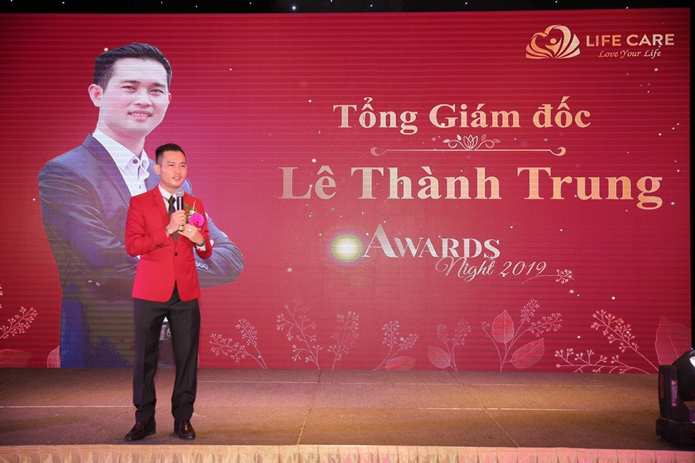 CEO Lê Thành Trung trong tiệc tri ân cuối năm Công ty Life Care 2019
