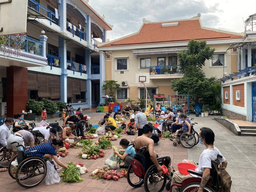   Hỗ trợ thực phẩm cho Làng May Mắn - nơi cưu mang những người khuyết tật