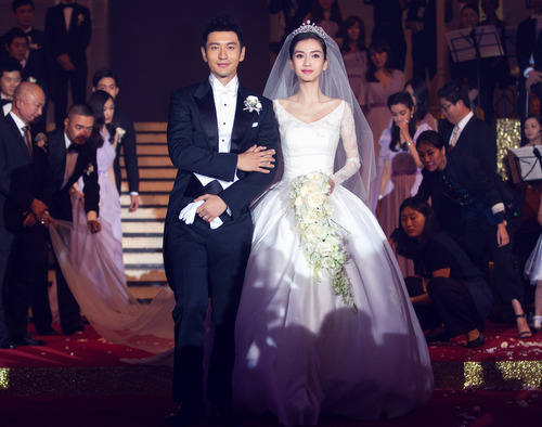 Huỳnh Hiểu Minh khẳng định việc tổ chức đám cưới xa hoa là để Angelababy có cảm giác được gả đi như một công chúa chứ không phải để đánh bóng tên tuổi