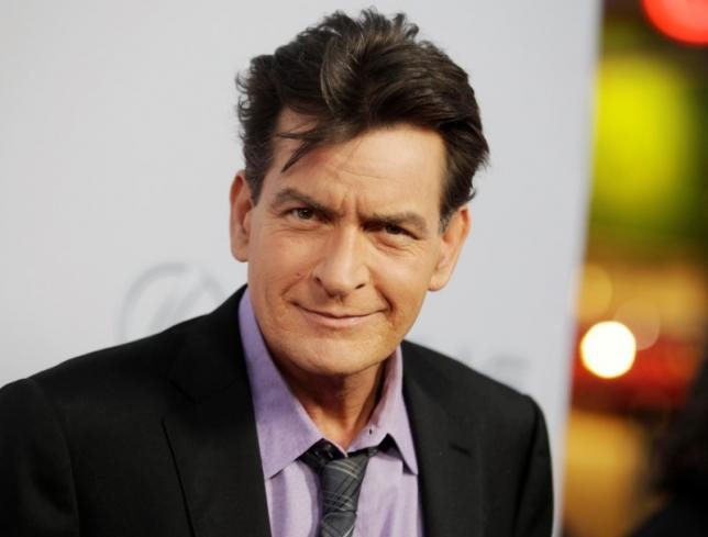 Nam diễn viên Charlie Sheen đang trở thành tâm điểm của Hollywood những ngày qua - Ảnh: Reuters