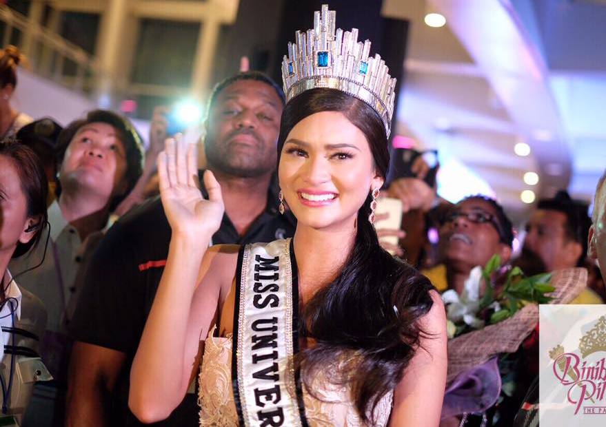 Pia Wurtzbach bật khóc vì hạnh phúc trước sự chào đón của đám đông người hâm mộ - Ảnh: Fanpage cuộc thi Bb. Pilipinas 