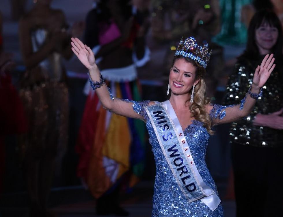 Hoa hậu Thế giới 2015 Mireia Lalaguna gặp rất nhiều thị phi sau cuộc thi - Ảnh: AFP