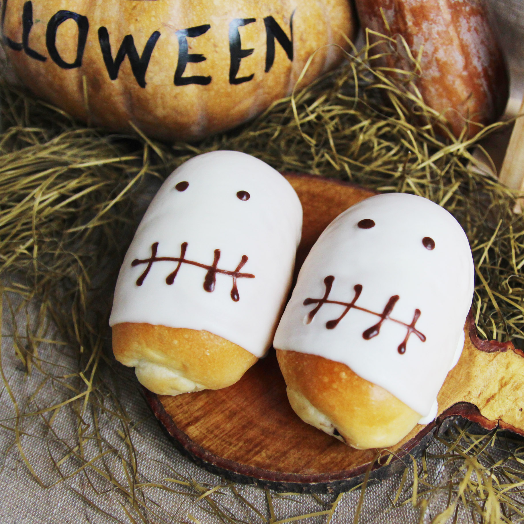 Set bánh Halloween "Dạ Tiệc Lúc 12h" dành cho 10 người chỉ 590.000đ tại BreadTalk