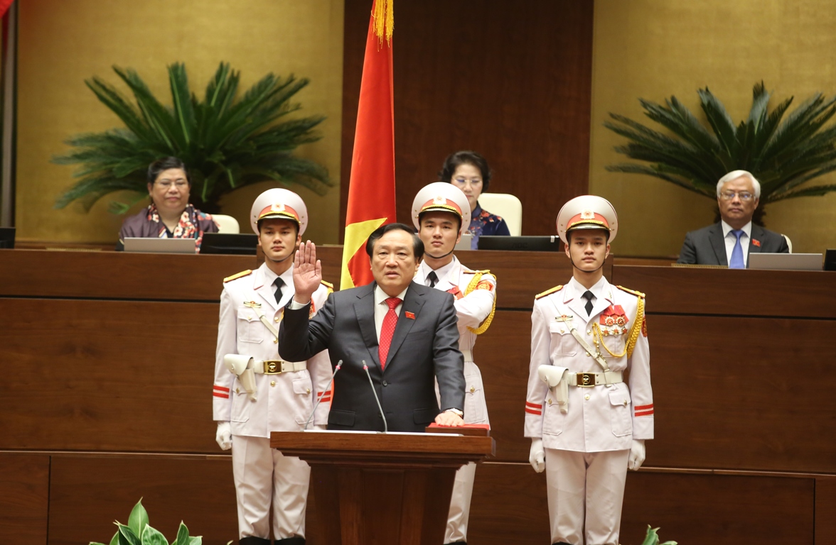 Chánh án Tòa án nhân dân tối cao Nguyễn Hòa Bình tuyên thệ nhậm chức - Ảnh: Ngọc Thắng