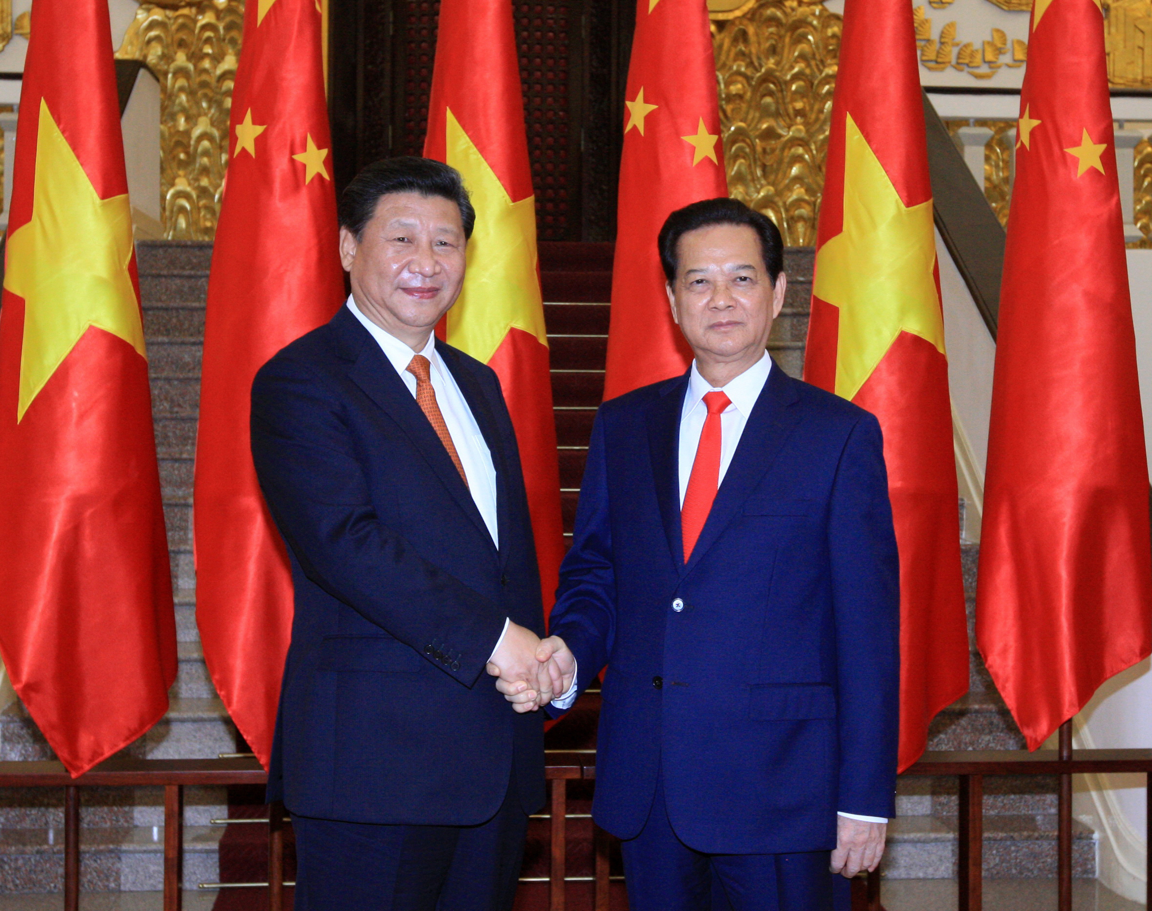 Thủ tướng Nguyễn Tấn Dũng hội kiến Tổng bí thư, Chủ tịch nước Trung Quốc Tập Cận Bình - Ảnh: Ngọc Thắng