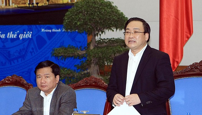 Ông Hoàng Trung Hải (phải) được Bộ Chính trị phân công giữ chức Bí thư Thành ủy Hà Nội