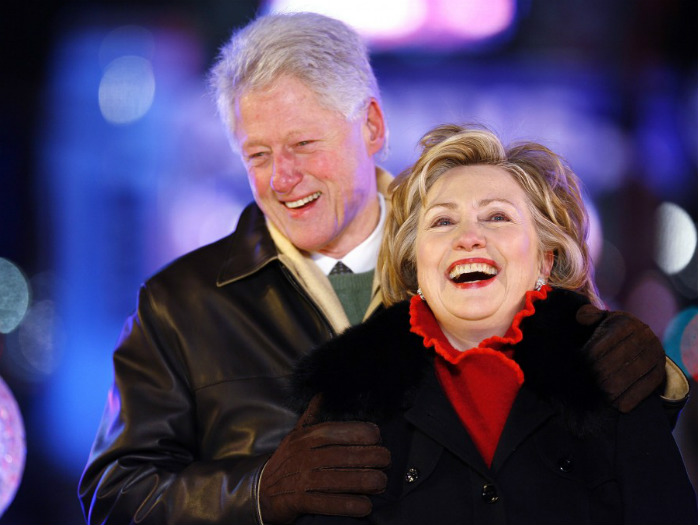 Cựu Tổng thống Mỹ Bill Clinton đổ lỗi cho đảng Cộng hòa dùng chiêu cũ để gây khó dễ cho bà Hillary - Ảnh: Reuters