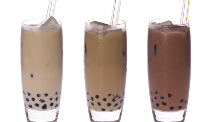 Phóng sự truyền hình ở Trung Quốc cho thấy trân châu trong trà sữa có thể được làm từ da giày hoặc lốp xe cũ - Ảnh: Shutterstock