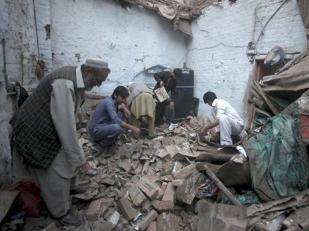 Giới chức Pakistan cho biết số người thiệt mạng sau trận động đất ngày 26.10 đã lên đến 263 người - Ảnh: Reuters