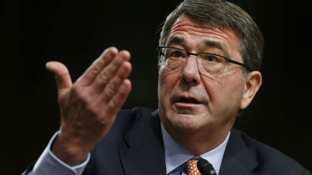 Bộ trưởng Quốc phòng Mỹ Ashton Carter cảnh báo nguy cơ xung đột do hoạt động quân sự hóa ở Biển Đông - Ảnh: Reuters