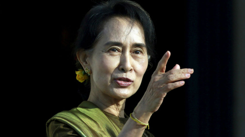 Bà Aung San Suu Kyi khẳng định sẽ quan tâm đặc biệt đến quan hệ với Trung Quốc sau khi đảng Liên minh quốc gia vì dân chủ của bà lên nắm quyền - Ảnh: Reuters