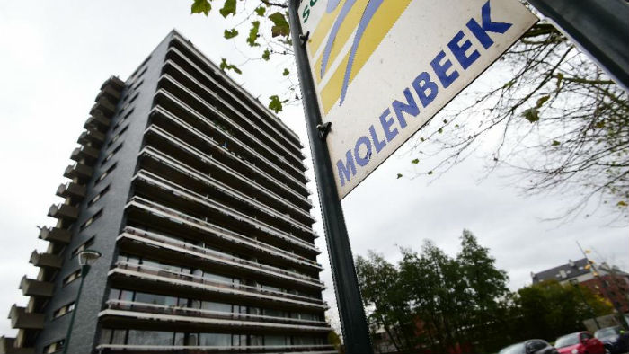 Ít nhất một tay súng đã chết và 5 nghi phạm đang bị bắt giữ đều từng sống ở Molenbeek, Bỉ. Cả tên bị tình nghi là chủ mưu vụ khủng bố ở Paris cũng từng sống ở quận này - Ảnh: AFP