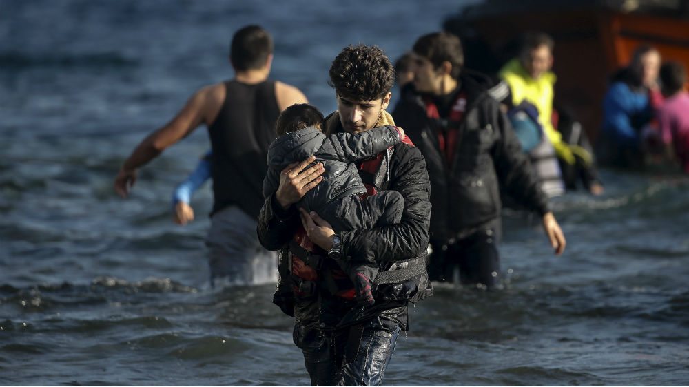 Châu Âu tranh luận về vấn đề tiếp nhận người tị nạn sau vụ tấn công khủng bố ở Paris - Ảnh: Reuters