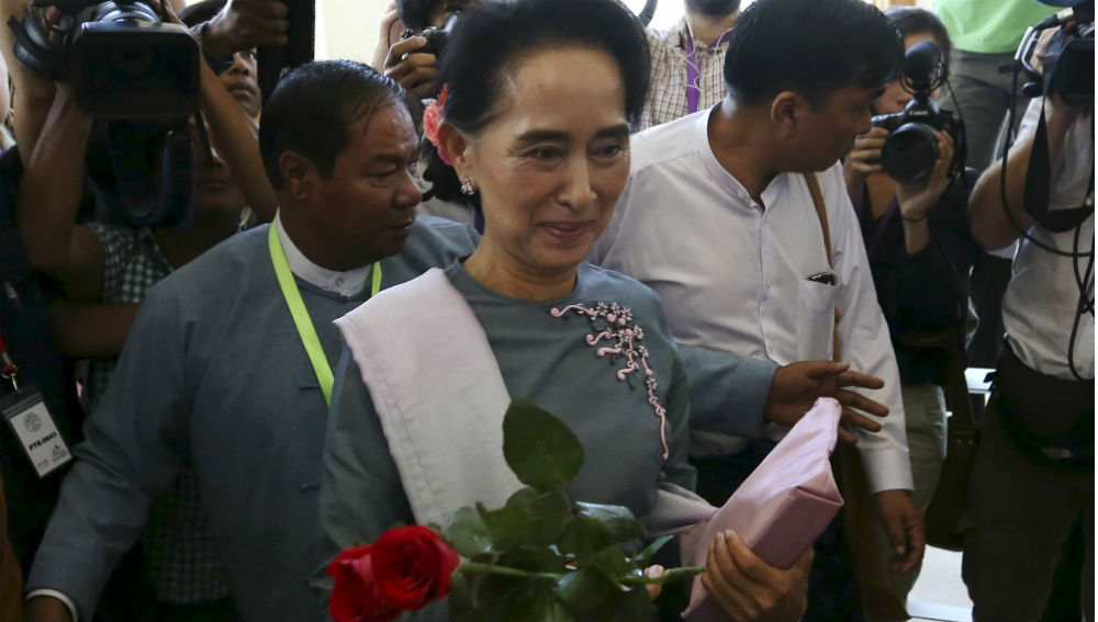  Liên minh quốc gia vì dân chủ của bà Aung San Suu Kyi đã giành chiến thắng trong cuộc bầu cử với 390 ghế tại quốc hội - Ảnh: Reuters
