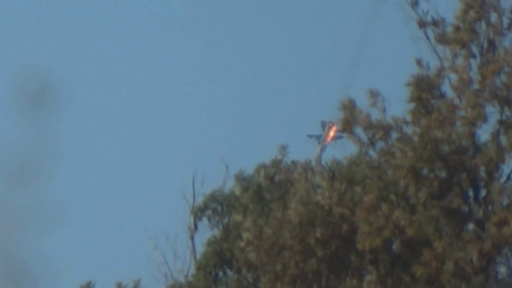 Máy bay Nga rơi xuống vùng rừng núi ở Syria - Ảnh chụp từ clip