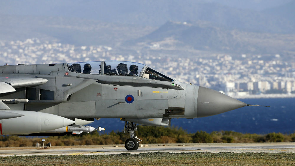 Máy bay ném bom Tornado của Anh ngày 3.12 đã tiến hành những đợt không kích đầu tiên xuống Syria - Ảnh: Reuters