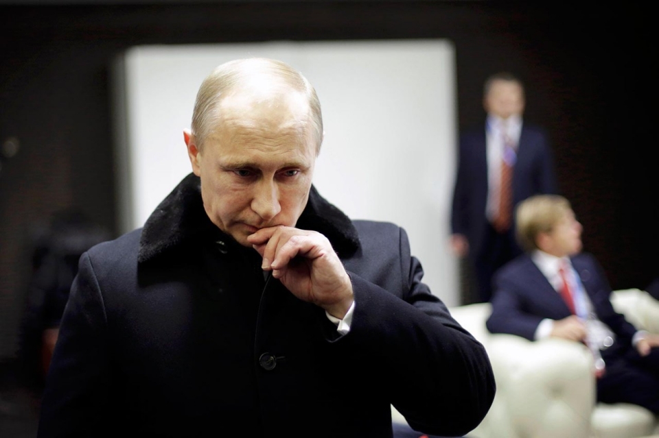 Tổng thống Putin tự nguyện giảm 10% lương của mình trong năm 2016 - Ảnh: Reuters