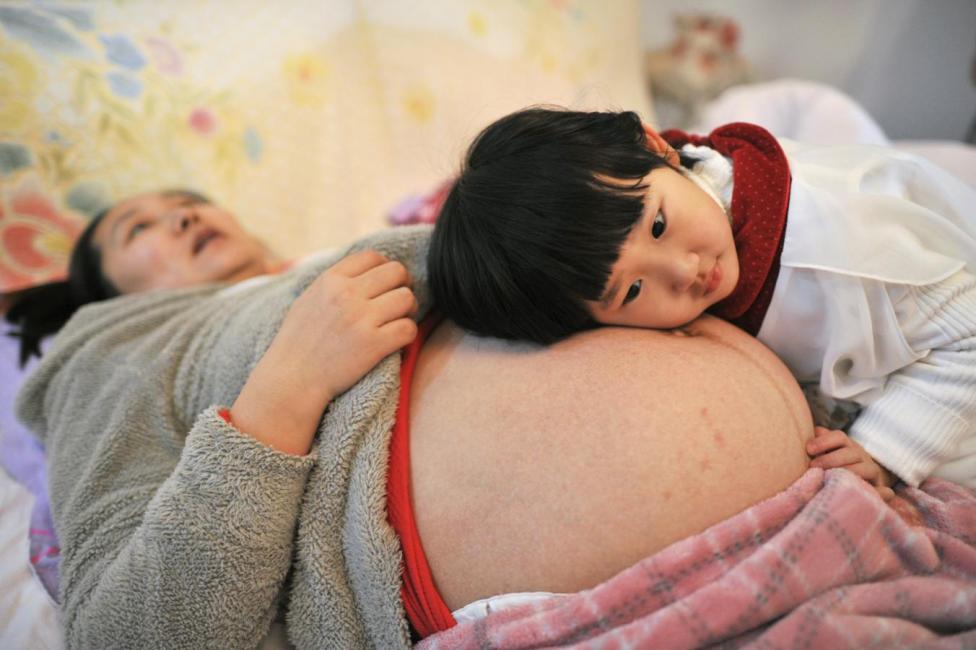 Quy định mới về việc chấm dứt chính sách một con, cho phép sinh con thứ hai ở Trung Quốc sẽ chính thức có hiệu lực vào ngày 1.1.2016 - Ảnh: Reuters