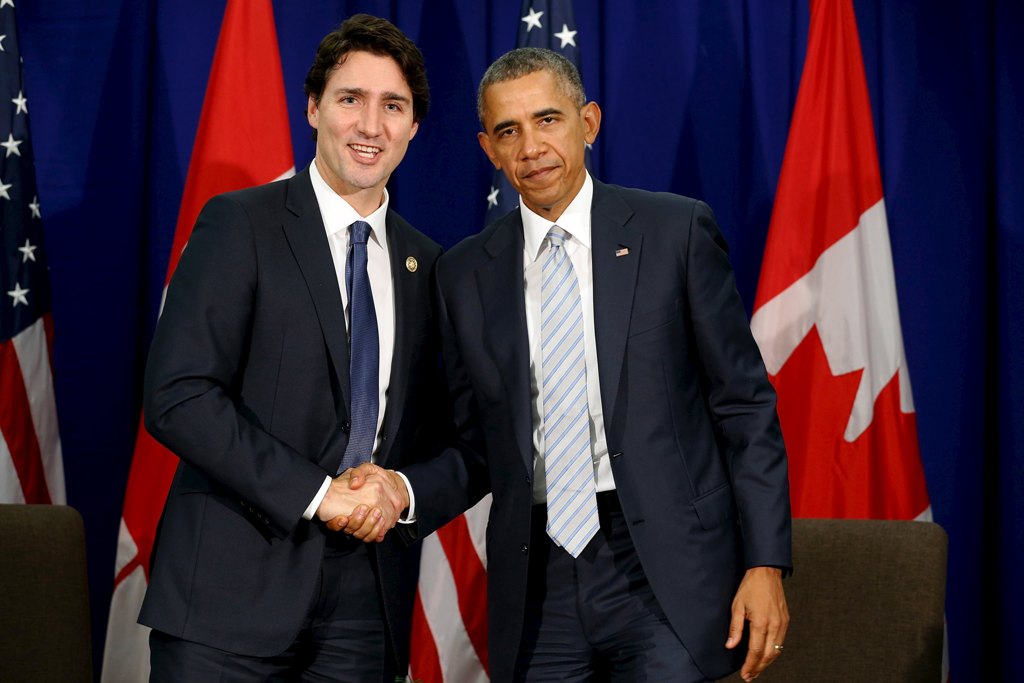 Thủ tướng Canada Justin Trudeau và Tổng thống Mỹ Barack Obama gặp nhau bên lề Hội nghị APEC ở Manila - Ảnh: Reuters
