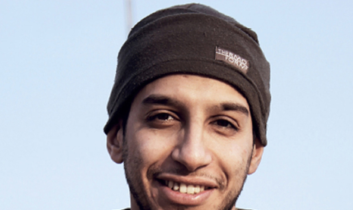 Abdelhamid Abaaoud, tay súng được cho là chủ mưu vụ tấn công khủng bố ở Paris hồi tháng 11.2015 - Ảnh: AFP