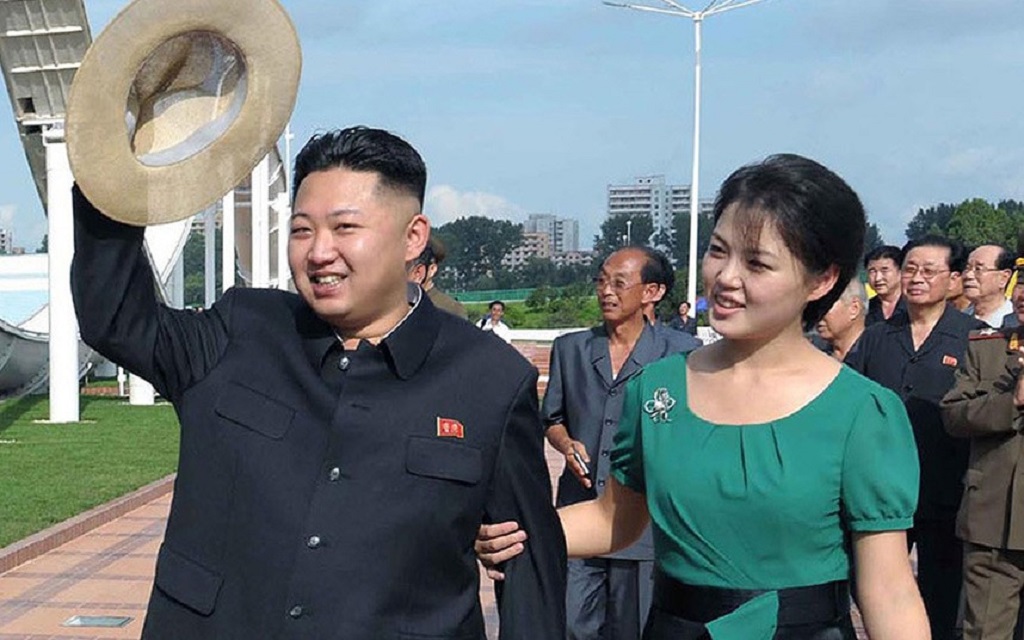 Nhà lãnh đạo Kim Jong-un và phu nhân Ri Sol-ju - Ảnh: Reuters 