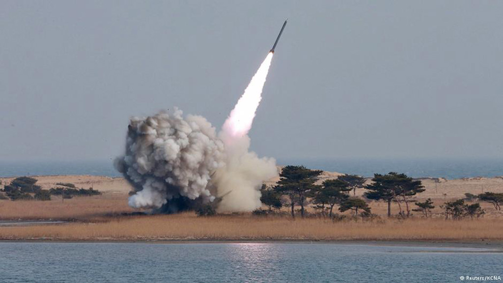 Một vụ thử tên lửa của Triều Tiên - Ảnh: Reuters