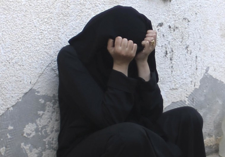 Nhiều phụ nữ bị bắt phải làm nô lệ tình dục cho IS - Ảnh: Reuters