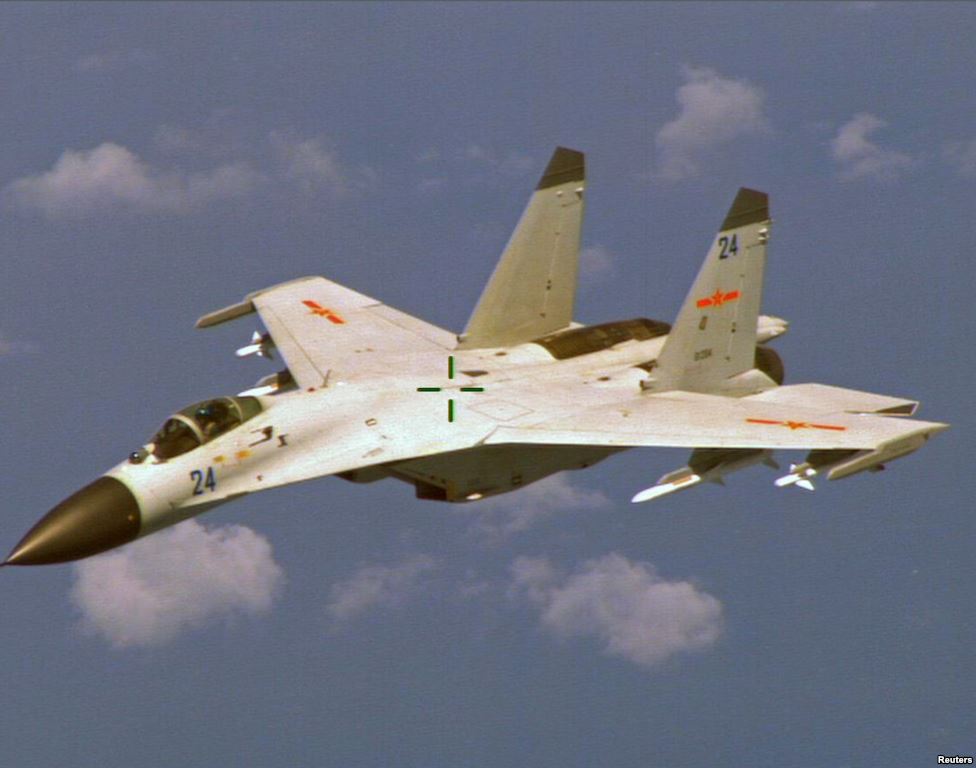 Một chiến đấu cơ J-11 của Trung Quốc - Ảnh: Reuters