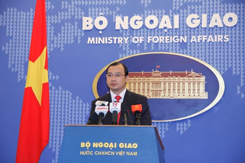 Người phát ngôn Bộ Ngoại giao Nguyễn Hải Bình trả lời báo chí tại cuộc họp báo - Ảnh: L. Quân