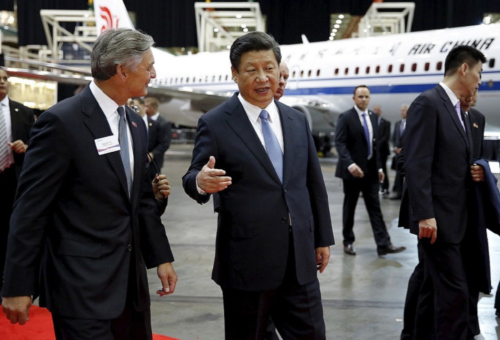 Chủ tịch Trung Quốc Tập Cận Bình đến thăm nhà máy Boeing tại bang Washington hôm 23.9 - Ảnh: Reuters