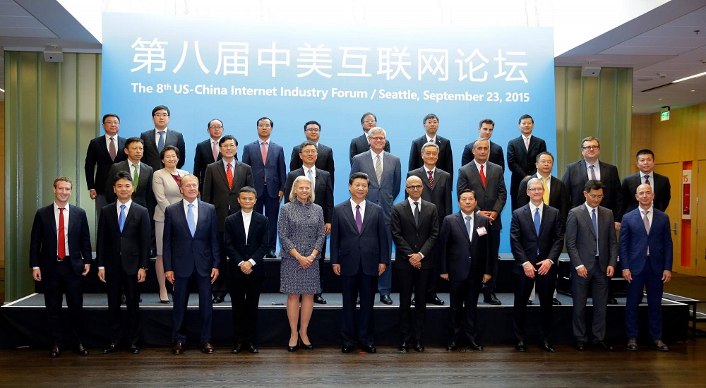 Chủ tịch Trung Quốc Tập Cận Bình cùng 30 CEO hàng đầu làng công nghệ Mỹ, Trung Quốc tại Diễn đàn Công nghiệp Internet Mỹ - Trung ở thành phố Seattle (Mỹ) - Ảnh Reuters