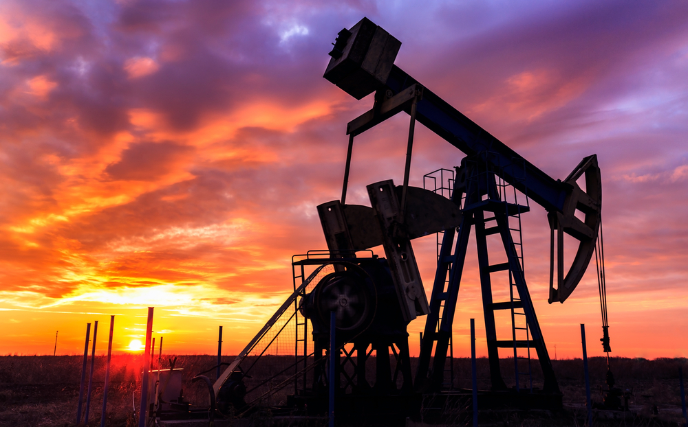 Ngân hàng Goldman Sachs và OPEC vừa có cùng nhận định về thùng dầu giá 20 USD vào năm sau - Ảnh: Shutterstock