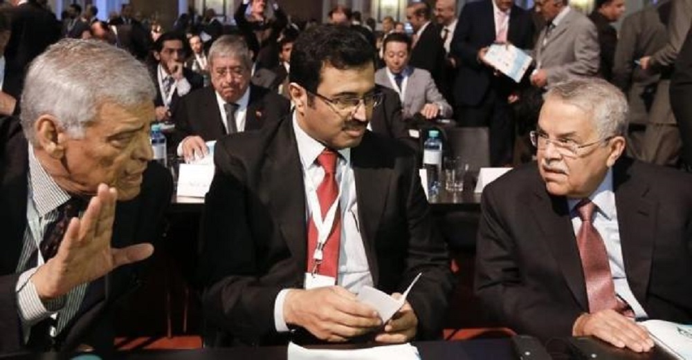 Tổng thư ký OPEC Abdalla Salem El-Badri (bìa trái), Bộ trưởng Dầu mỏ Ả Rập Xê Út Ali al-Naimi (bìa phải) và Bộ trưởng Năng lượng và công nghiệp Qatar Mohammed Bin Saleh al-Sada - Ảnh: Reuters